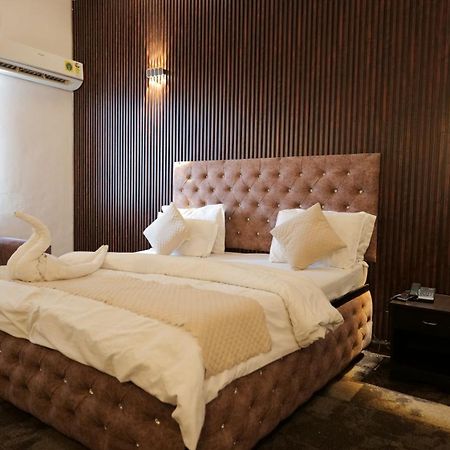 Hotel Kuber Rai ภายนอก รูปภาพ