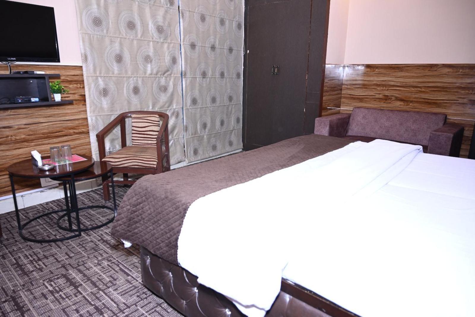 Hotel Kuber Rai ภายนอก รูปภาพ