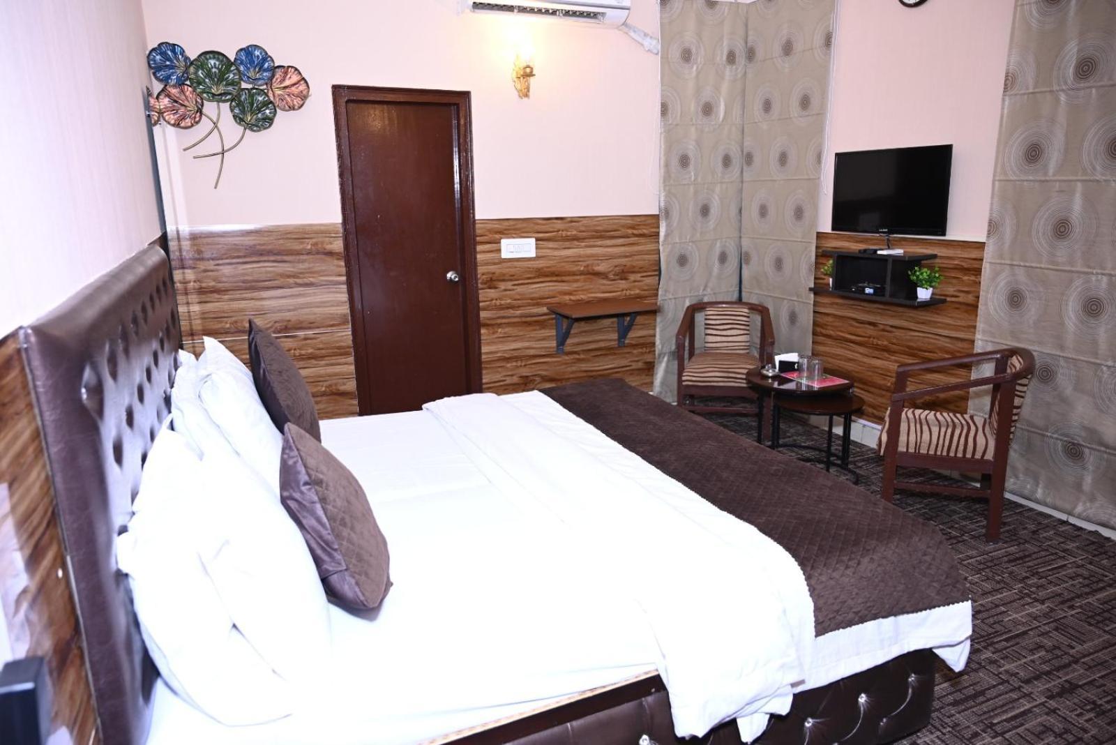 Hotel Kuber Rai ภายนอก รูปภาพ