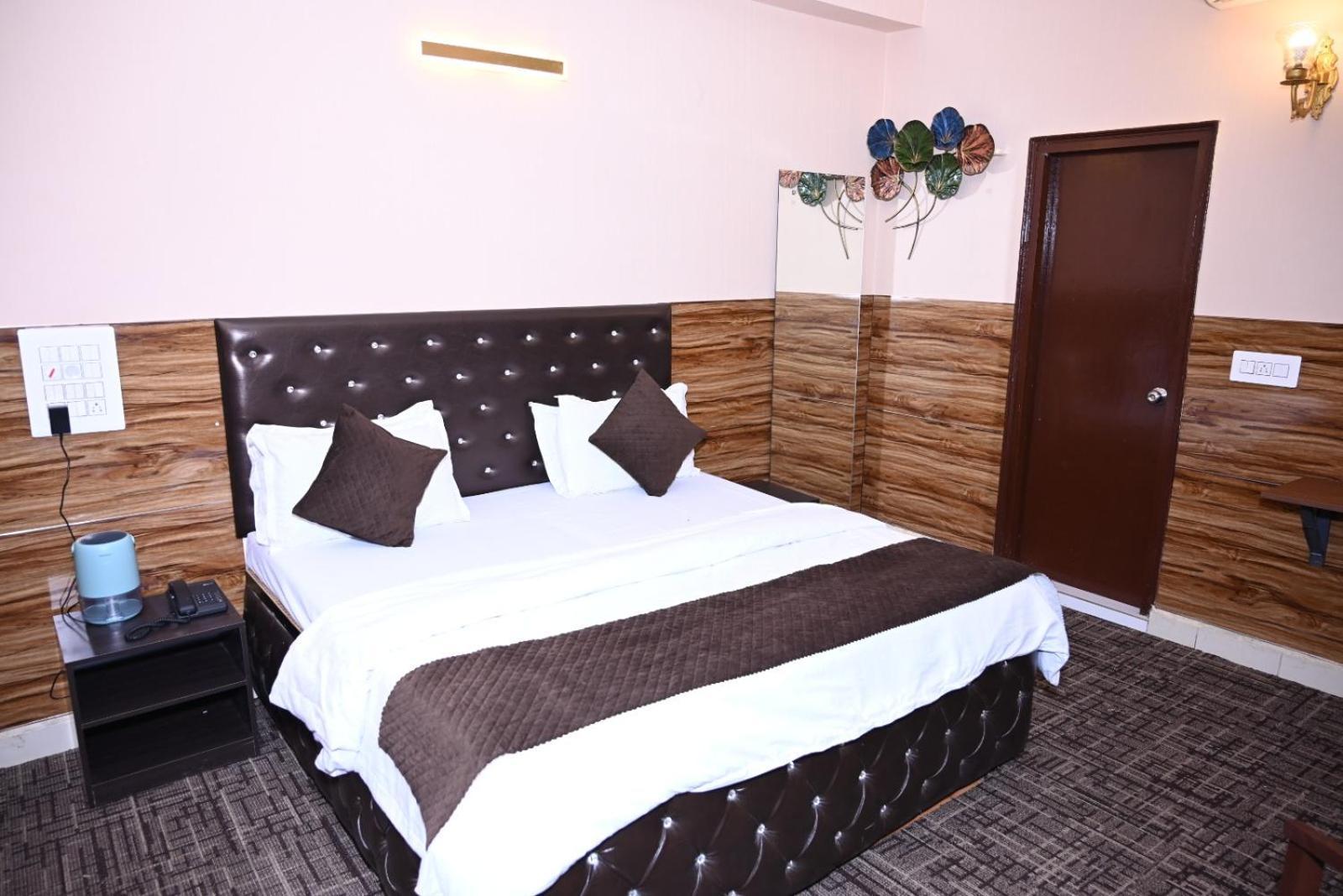 Hotel Kuber Rai ภายนอก รูปภาพ
