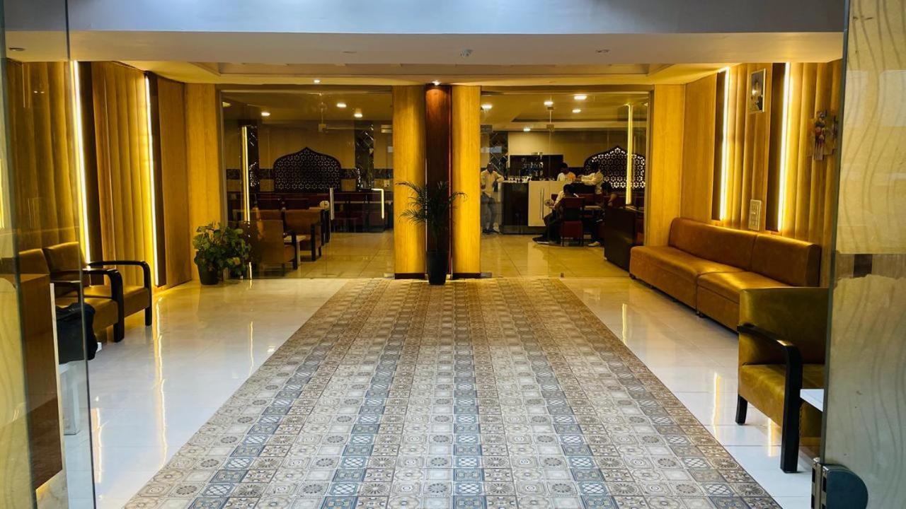 Hotel Kuber Rai ภายนอก รูปภาพ