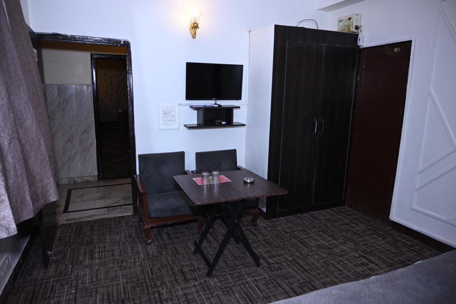 Hotel Kuber Rai ภายนอก รูปภาพ