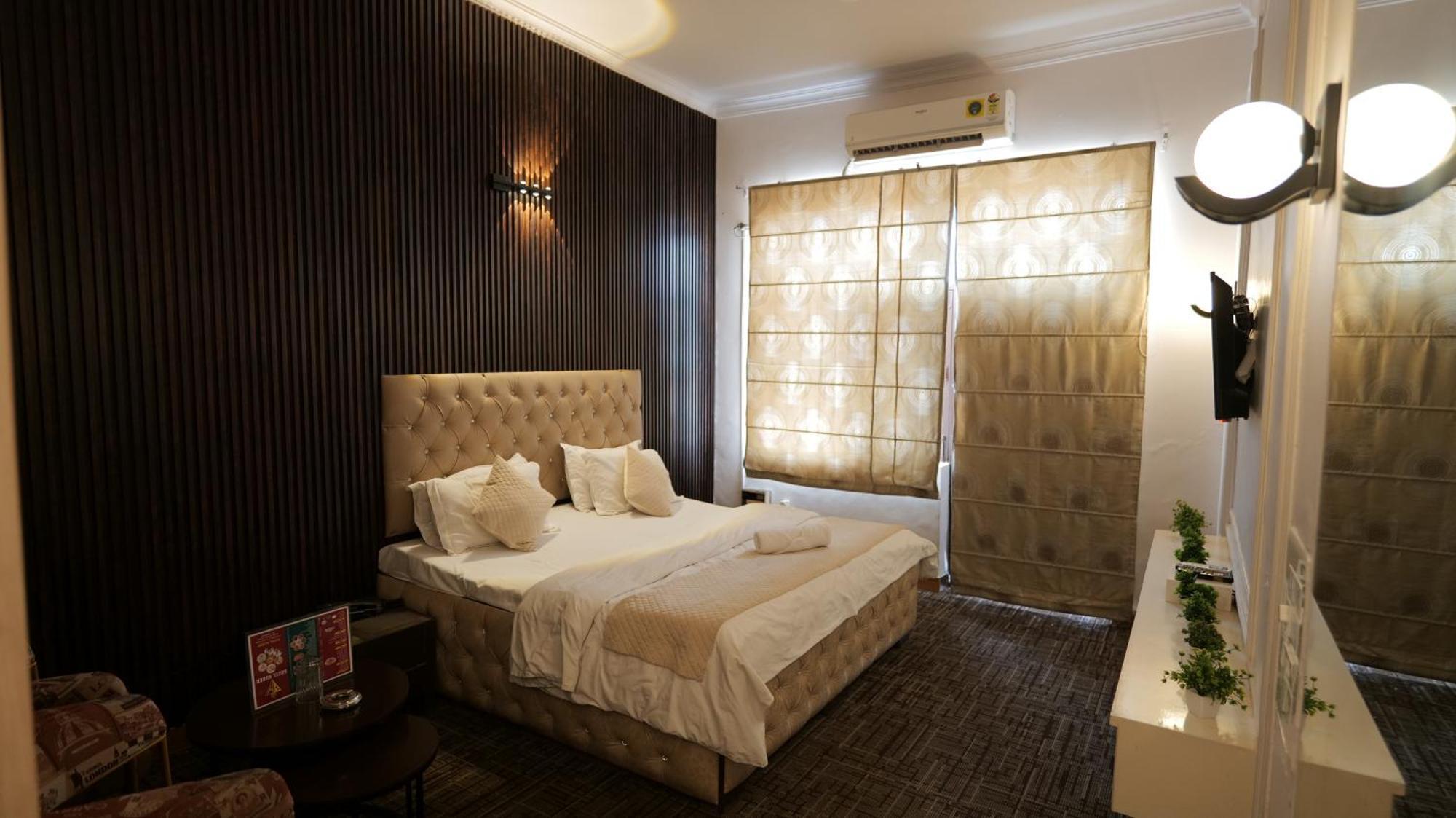 Hotel Kuber Rai ภายนอก รูปภาพ