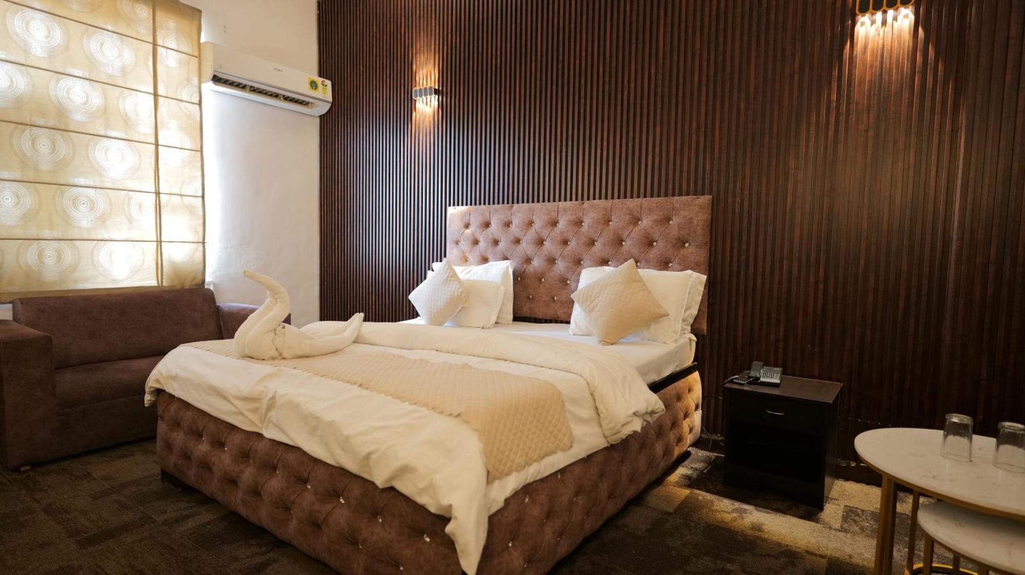 Hotel Kuber Rai ภายนอก รูปภาพ